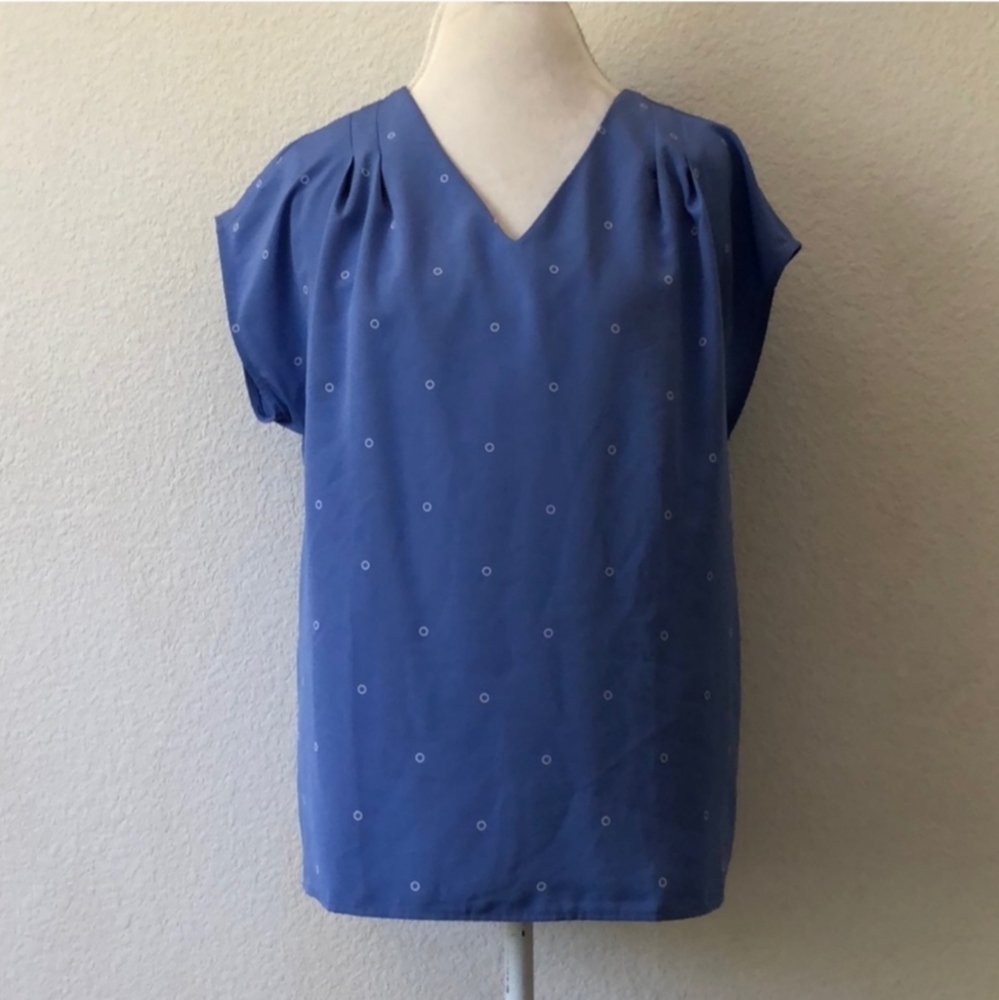 The outfitters by Lands end blue ring design top
